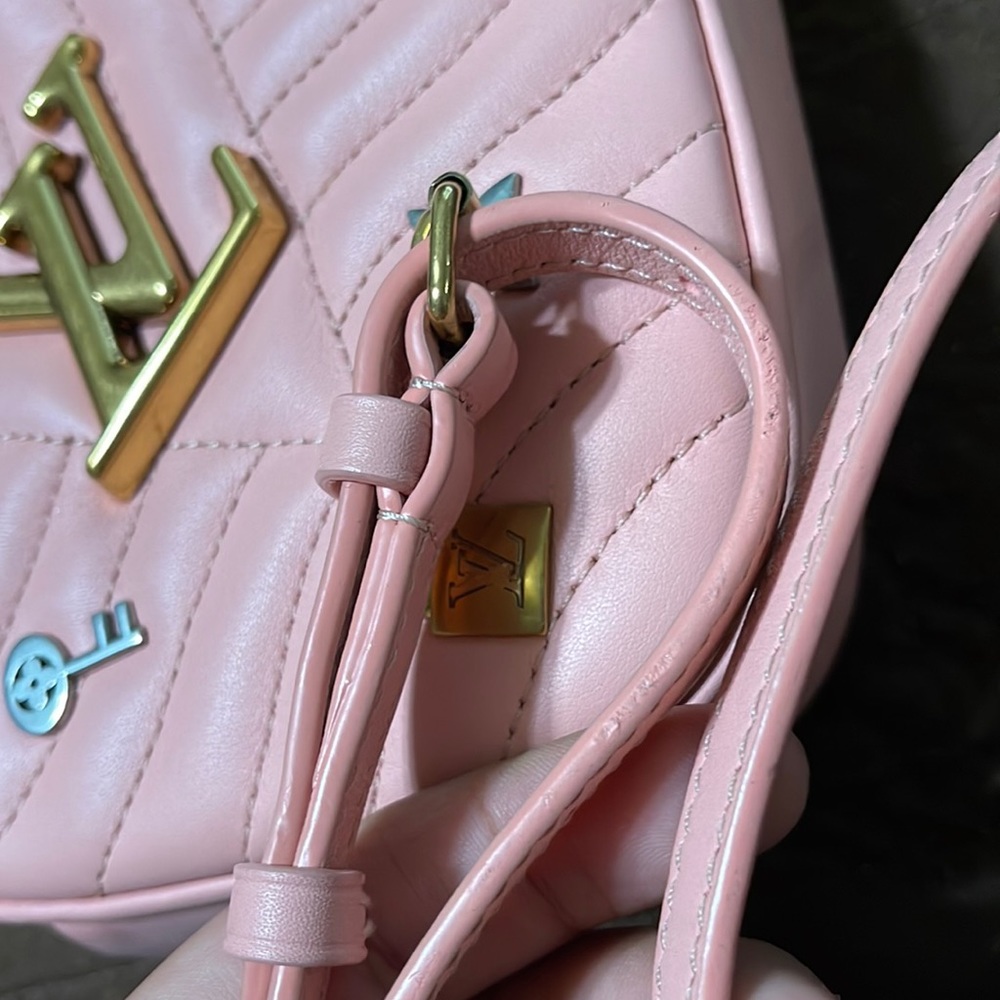 Louis Vuitton New Wave Limited Edition Love Lock Heart Pink Bag💕 - Picture 15 of 16